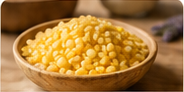 Bienenwachspastillen in einer Schale